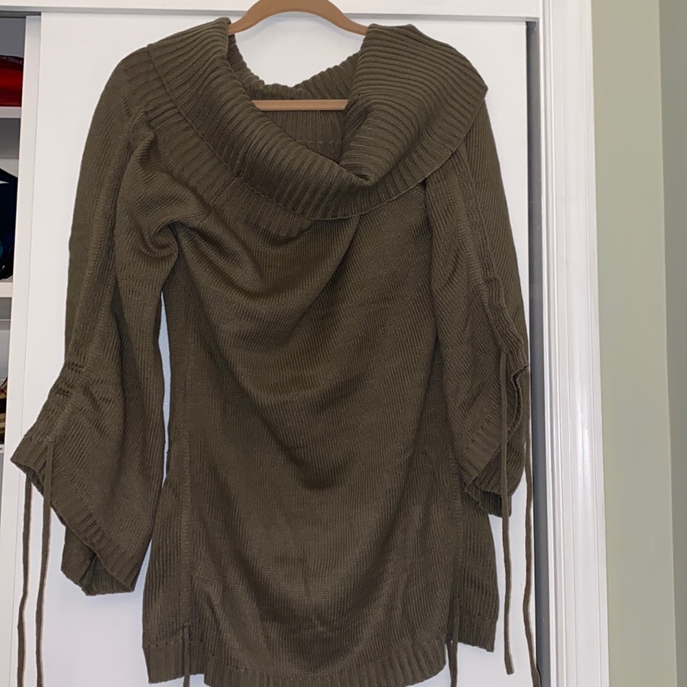 NWB: off the shoulder scrunch dress